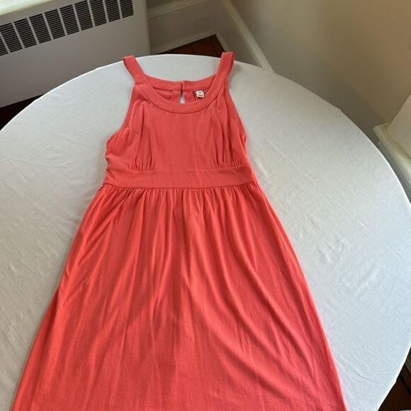 Sleeveless Old Navy knit dress with keyhole, opening in back, tie belt in back - Picture 5 of 7